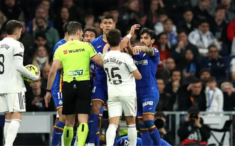 صحيفة ماركا تكشف تصاعد غضب جماهير ريال مدريد تجاه مستوى اللاعبين الحالى